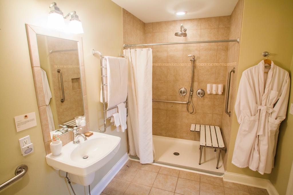 Seven Oaks Bed & Breakfast Lake Geneva Room photo